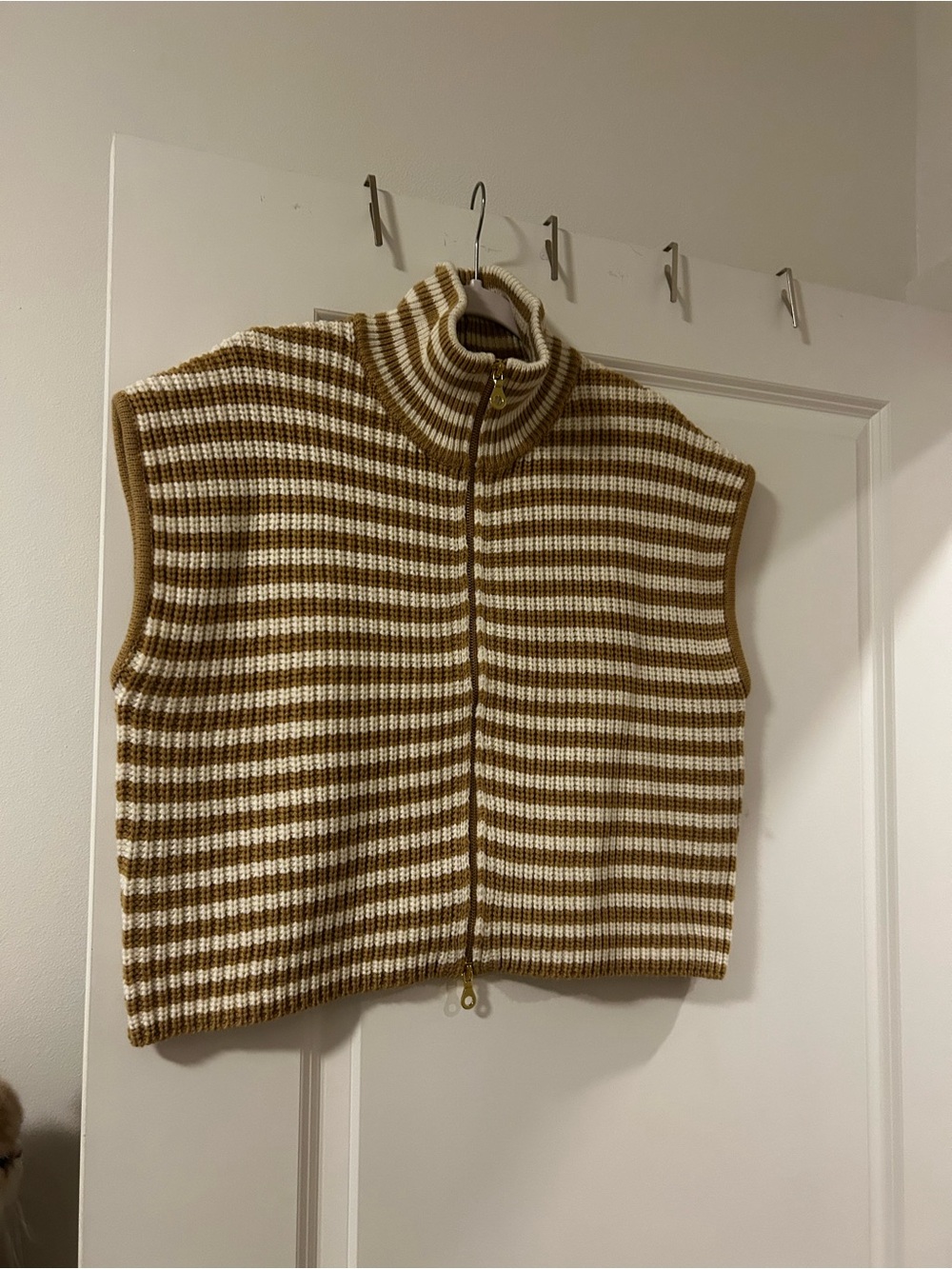 Striped Zip-Front Sleeveless Turtleneck Vest - Cream & Brown